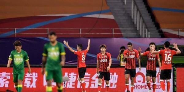 德甲法兰克福补时争议任意球绝杀狼堡终结四连胜登顶引热议